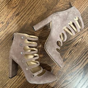 Vince Camuto Women's Davel Block Heel Pump Taupe Suede Size 7